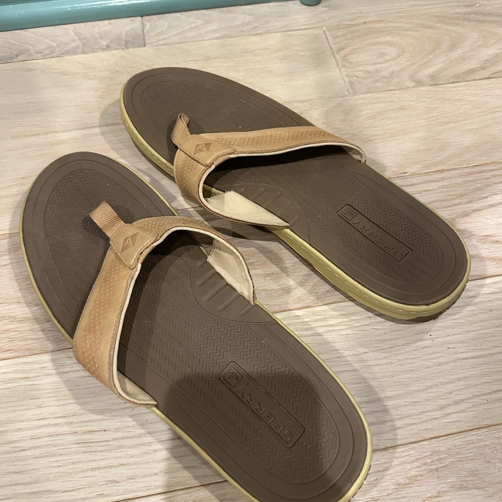 Sperry Men's Tan and Brown Flip-Flops